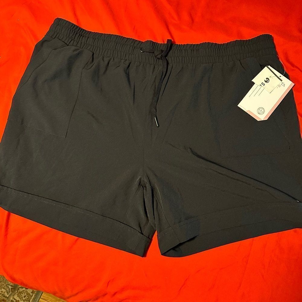 Mondetta NWT Black Shorts
